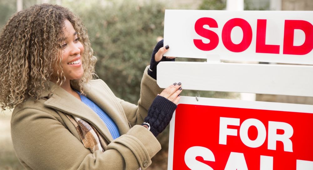 Should I Join a Real Estate Team or a Solo Agent? Discover the Pros and Cons of Each at